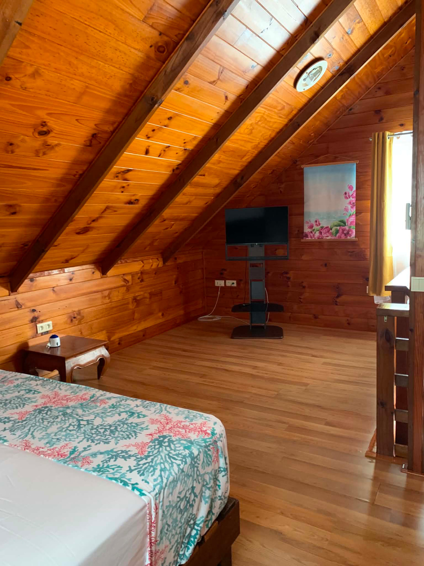 Coin télévision de la mezzanine avec Smart TV